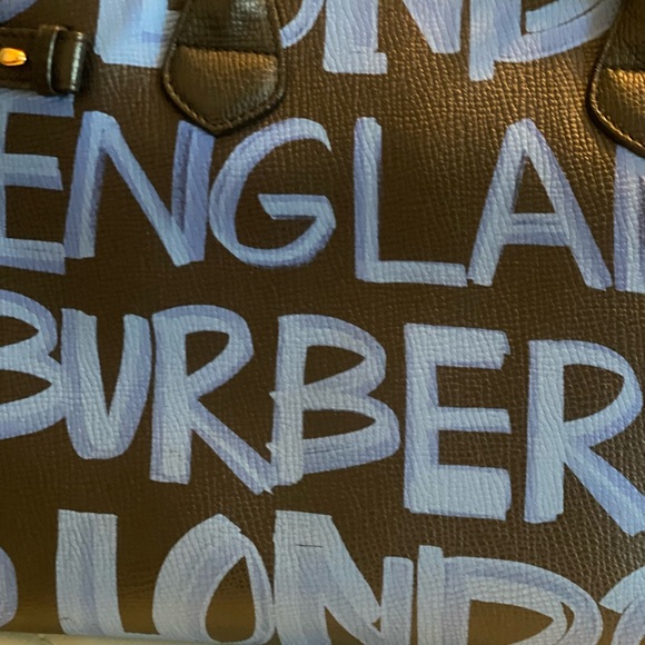 Limited edition Burberry graffiti bag - Picture 7 of 7